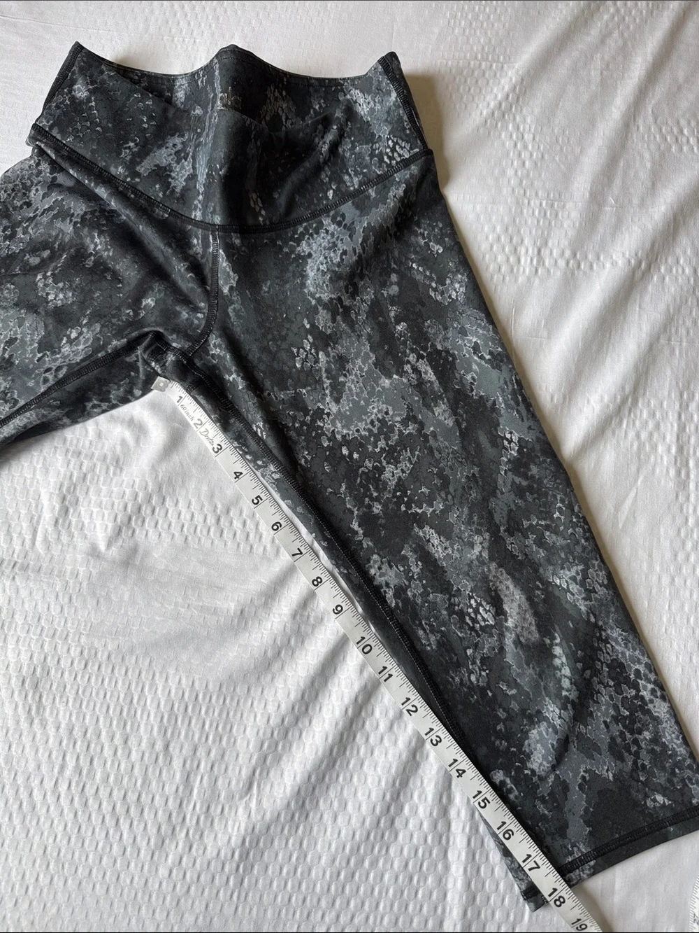 ALO Yoga Black and Gray Snake-Print Capri Leggings